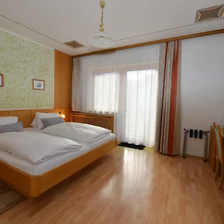Haus Miriam Pensión 4*
